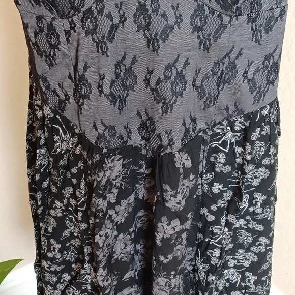 Hot topic COSMIC AURA SKELETON FAIRY LACE THIN STRAPS ZIP CLOSURE HANKY HEM - Picture 4 of 17